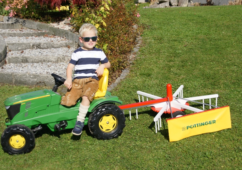 Schwader aus Holz für Rolly Toys Trettraktor - Little Farmer -  Holzspielzeug für Kinder